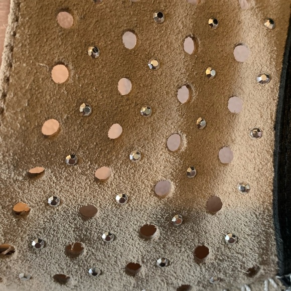 Tan and Black Flats for Effortless Style - Picture 4 of 11